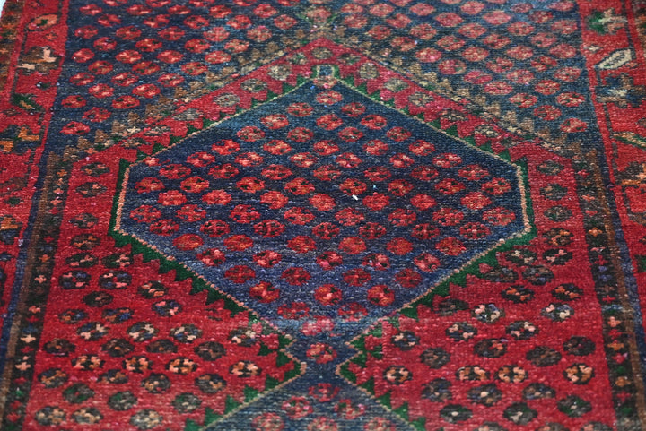 red Accent rug 2' 6" x 4' 1"