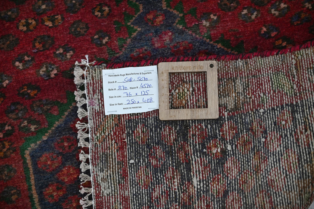 red Accent rug 2' 6" x 4' 1"