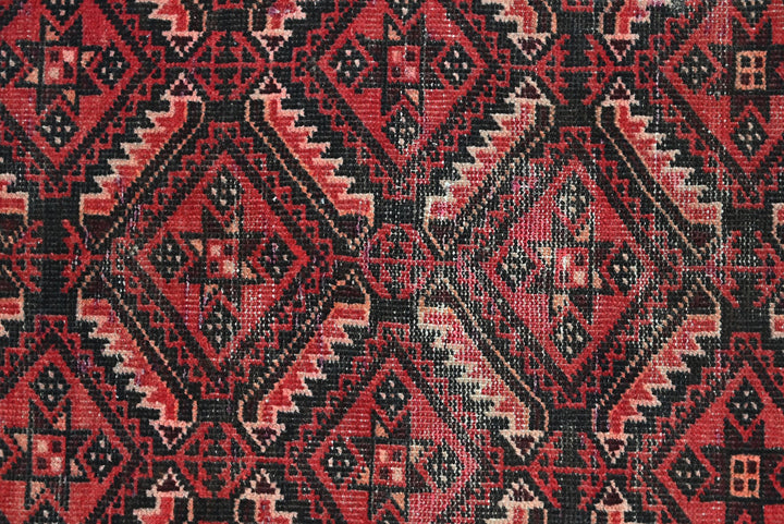 red Accent rug 2' 9" x 4' 9"