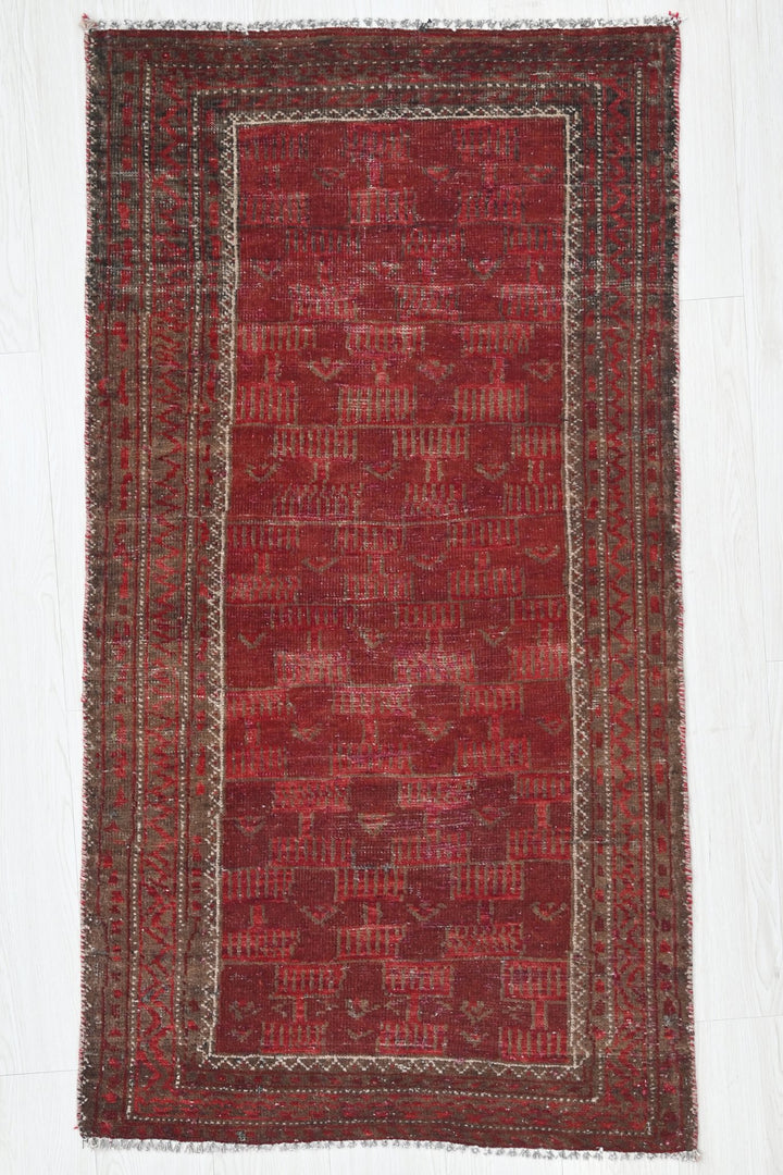 red Runner rug 2' 6" x 4' 7"