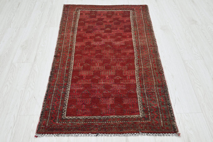red Runner rug 2' 6" x 4' 7"