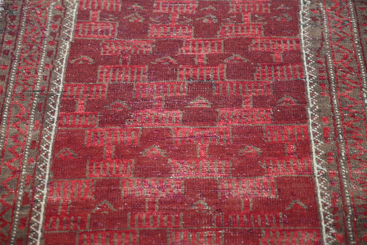red Runner rug 2' 6" x 4' 7"