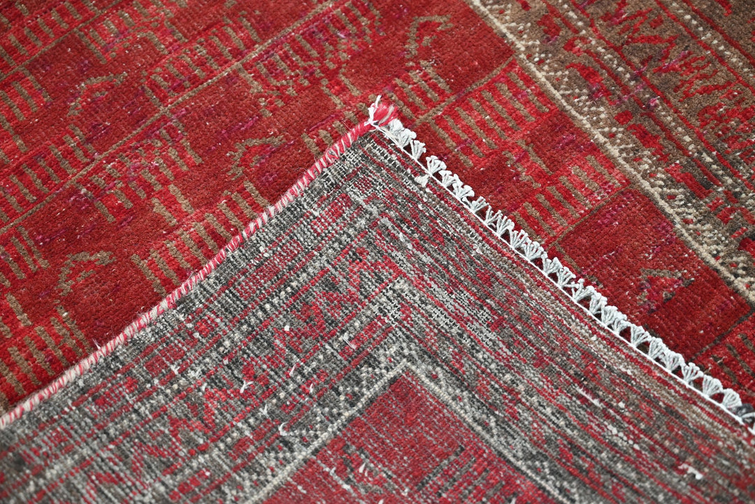 red Runner rug 2' 6" x 4' 7"