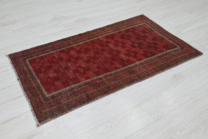 red Runner rug 2' 6" x 4' 7"