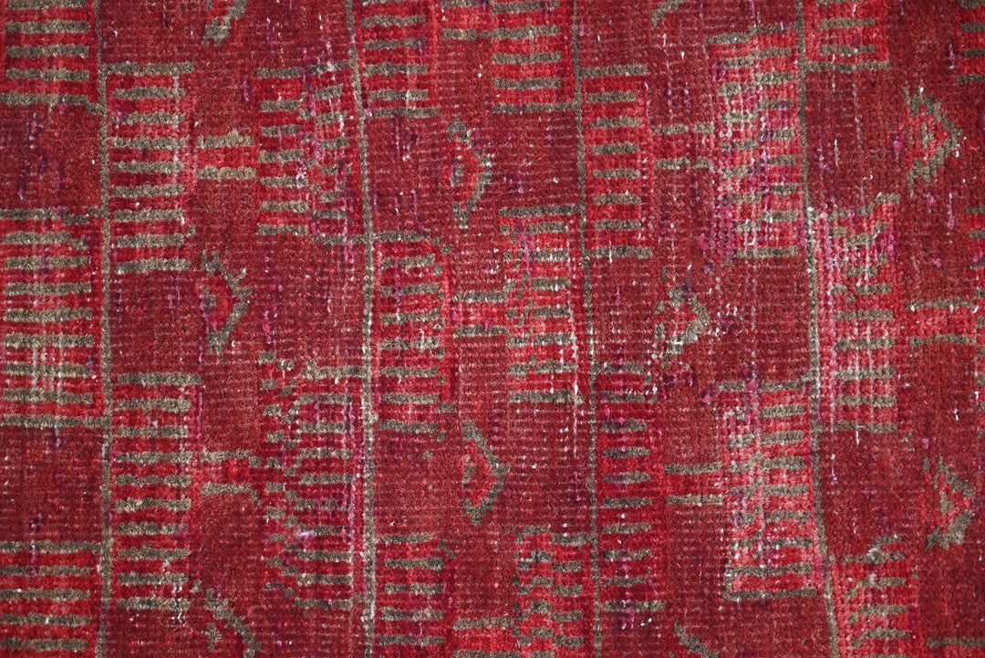 red Runner rug 2' 6" x 4' 7"