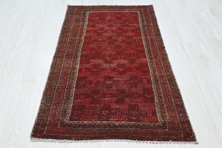 red Runner rug 2' 6" x 4' 7"