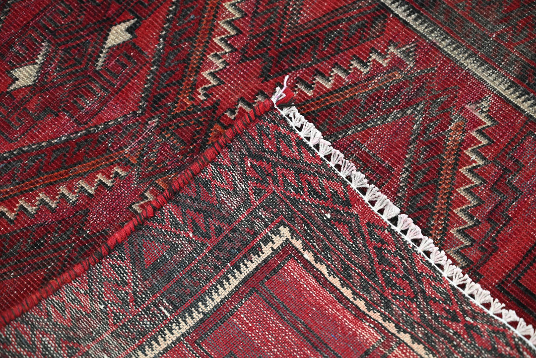 red Runner rug 2' 1" x 4' 11"