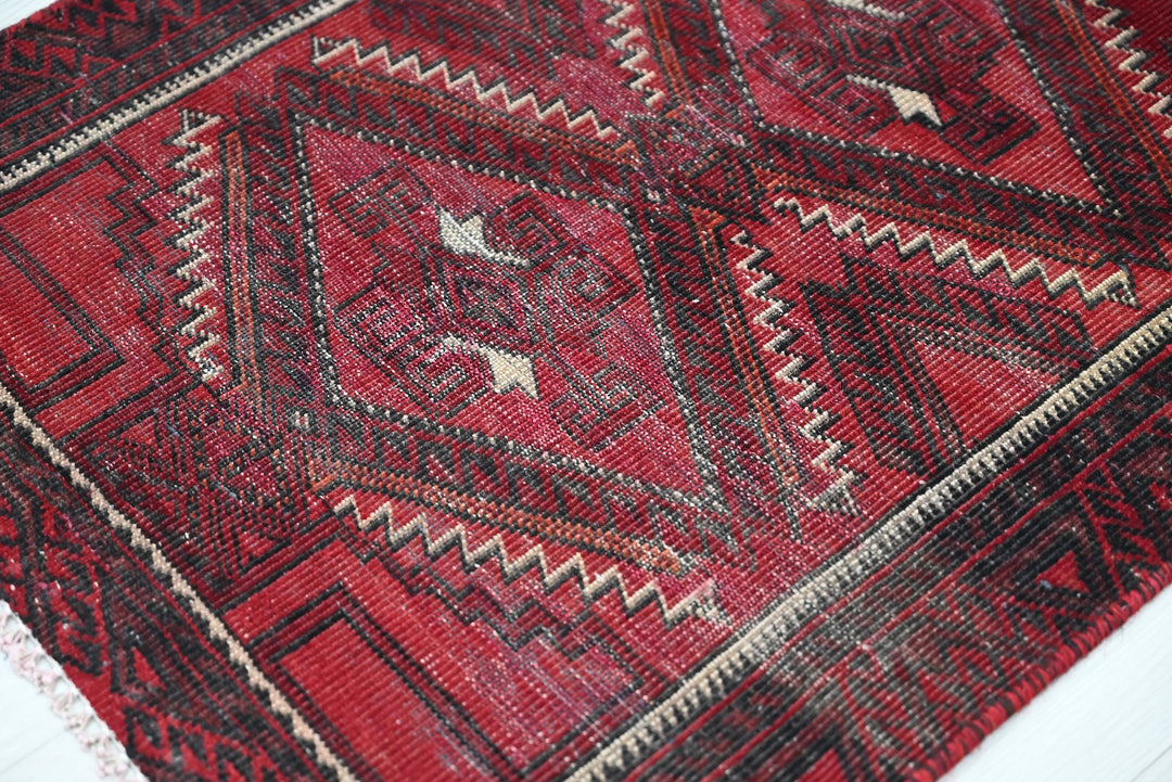 red Runner rug 2' 1" x 4' 11"