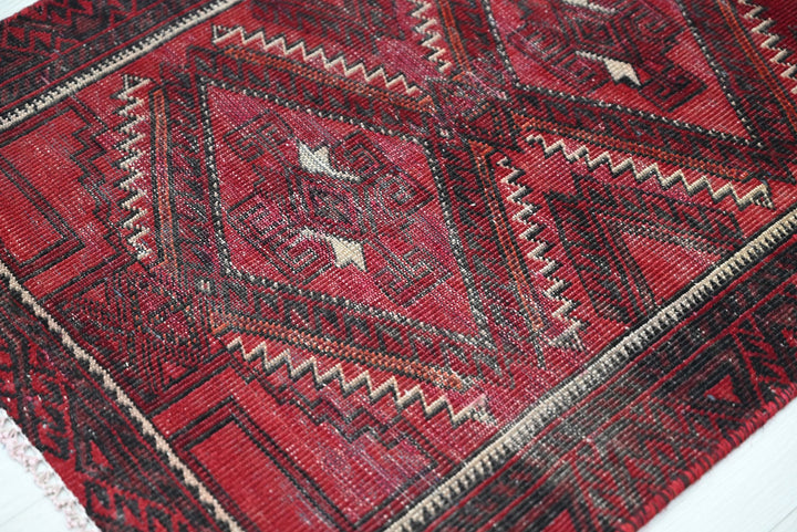 red Runner rug 2' 1" x 4' 11"