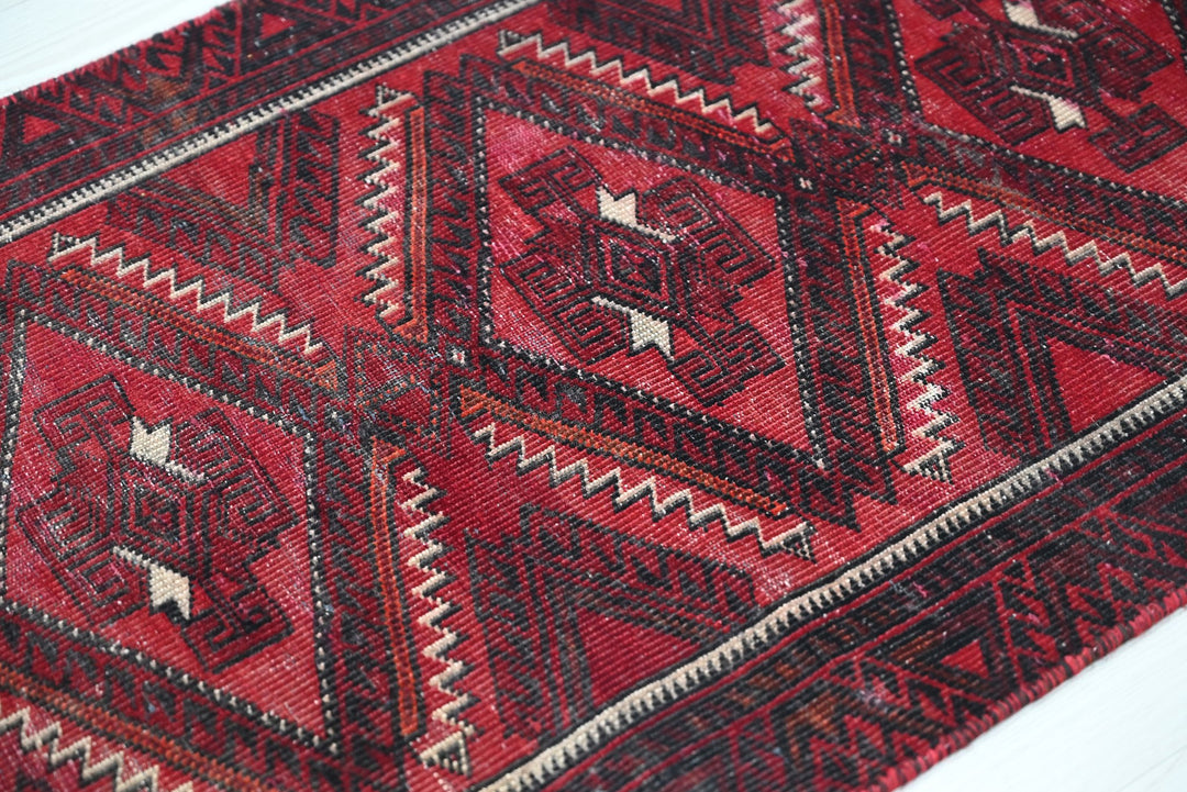 red Runner rug 2' 1" x 4' 11"