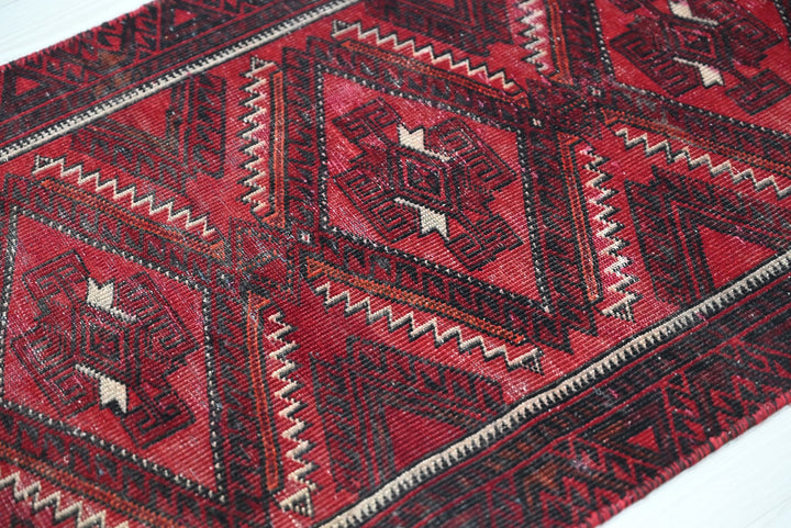 red Runner rug 2' 1" x 4' 11"