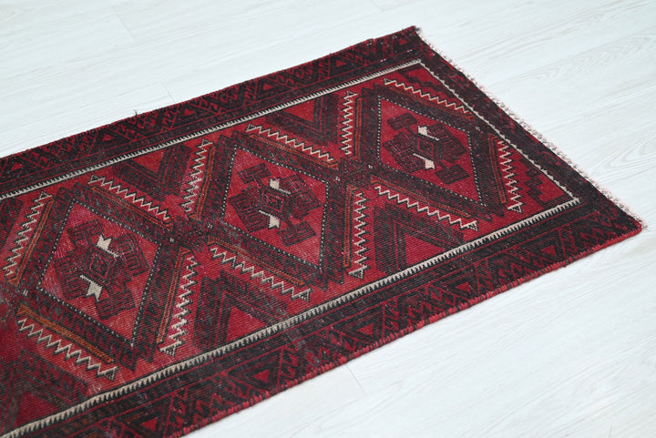 red Runner rug 2' 1" x 4' 11"