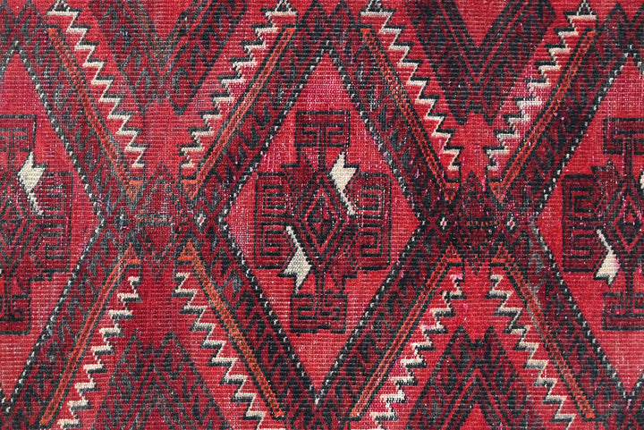 red Runner rug 2' 1" x 4' 11"