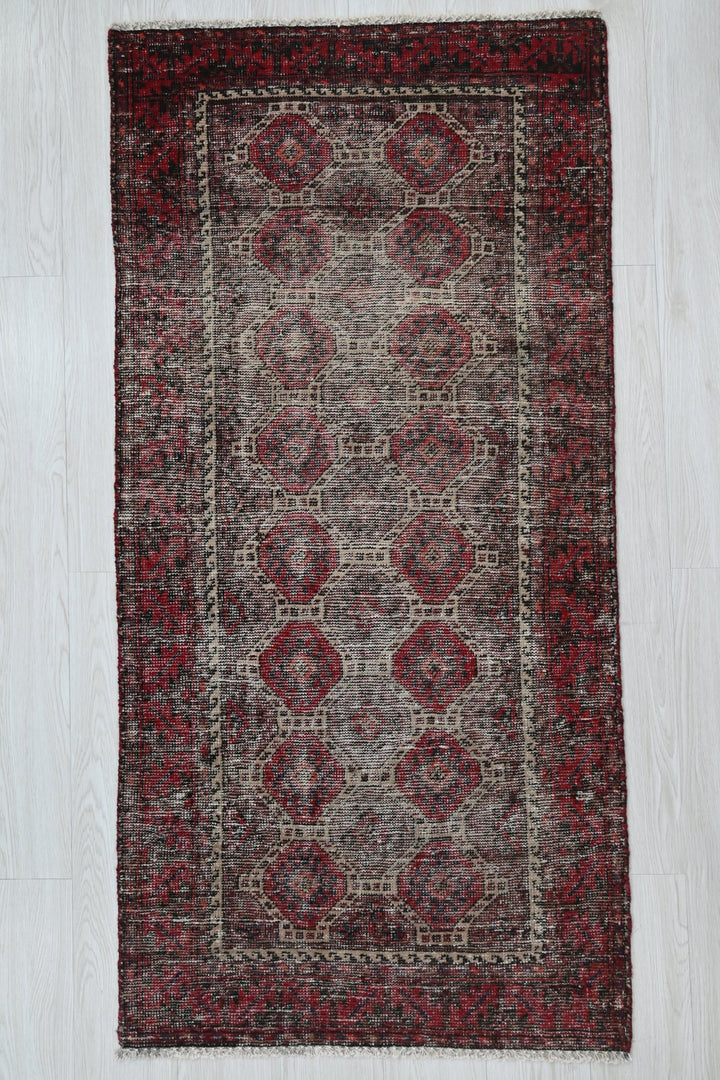 gray Runner rug 2' 6" x 5' 1"