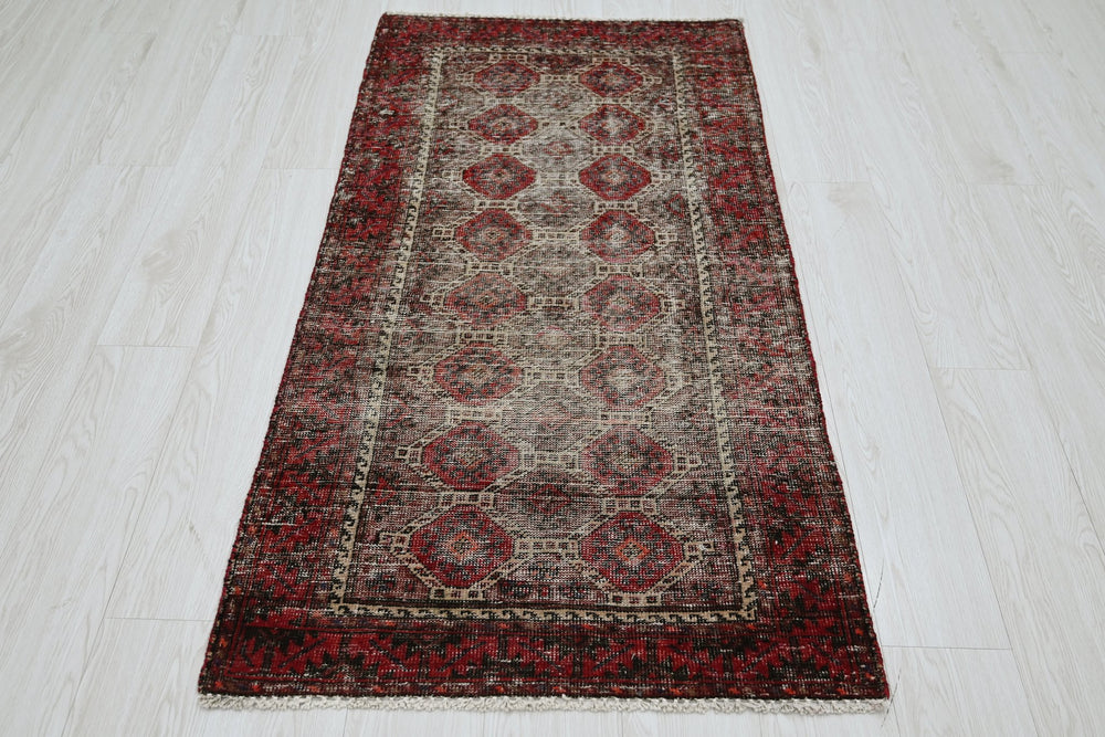 gray Runner rug 2' 6" x 5' 1"