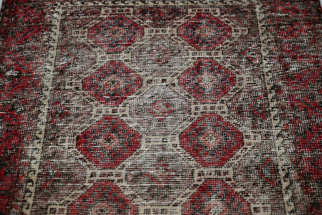 gray Runner rug 2' 6" x 5' 1"