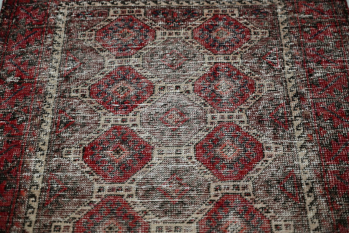 gray Runner rug 2' 6" x 5' 1"