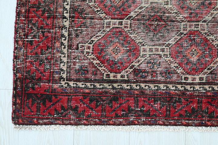 gray Runner rug 2' 6" x 5' 1"