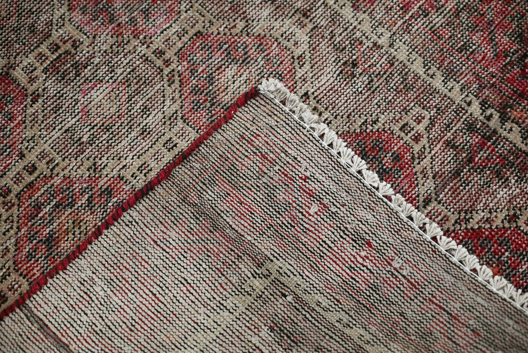 gray Runner rug 2' 6" x 5' 1"