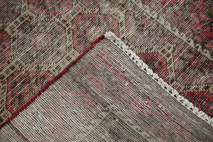 gray Runner rug 2' 6" x 5' 1"