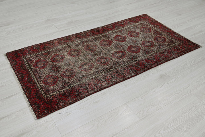 gray Runner rug 2' 6" x 5' 1"