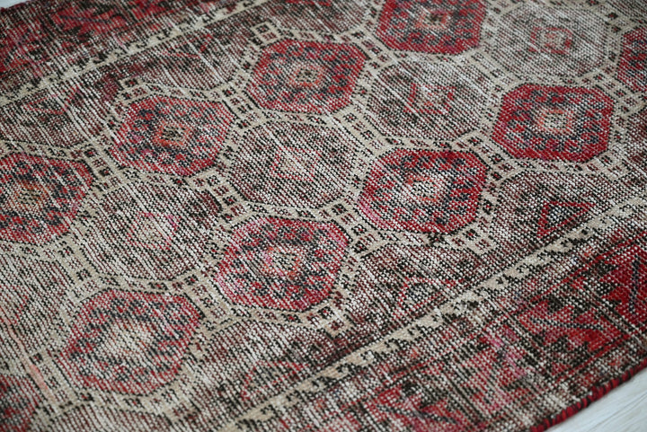 gray Runner rug 2' 6" x 5' 1"