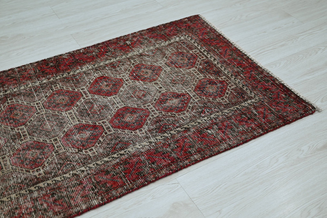gray Runner rug 2' 6" x 5' 1"