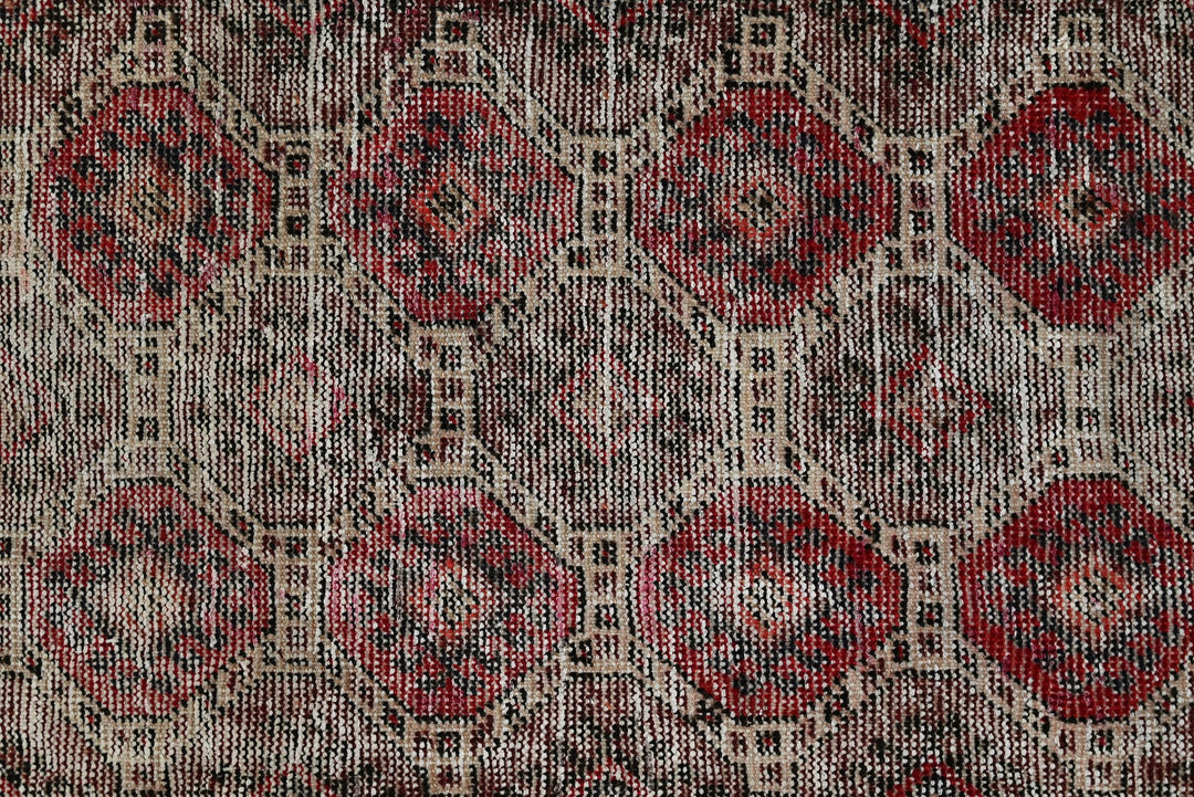 gray Runner rug 2' 6" x 5' 1"