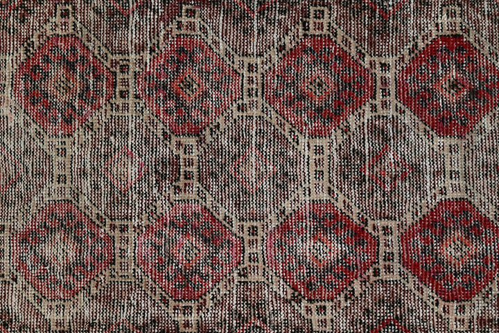 gray Runner rug 2' 6" x 5' 1"