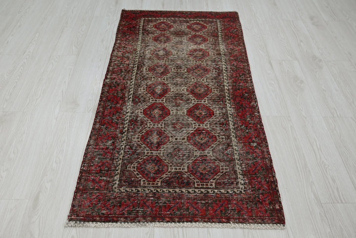 gray Runner rug 2' 6" x 5' 1"