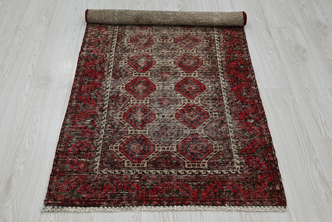 gray Runner rug 2' 6" x 5' 1"