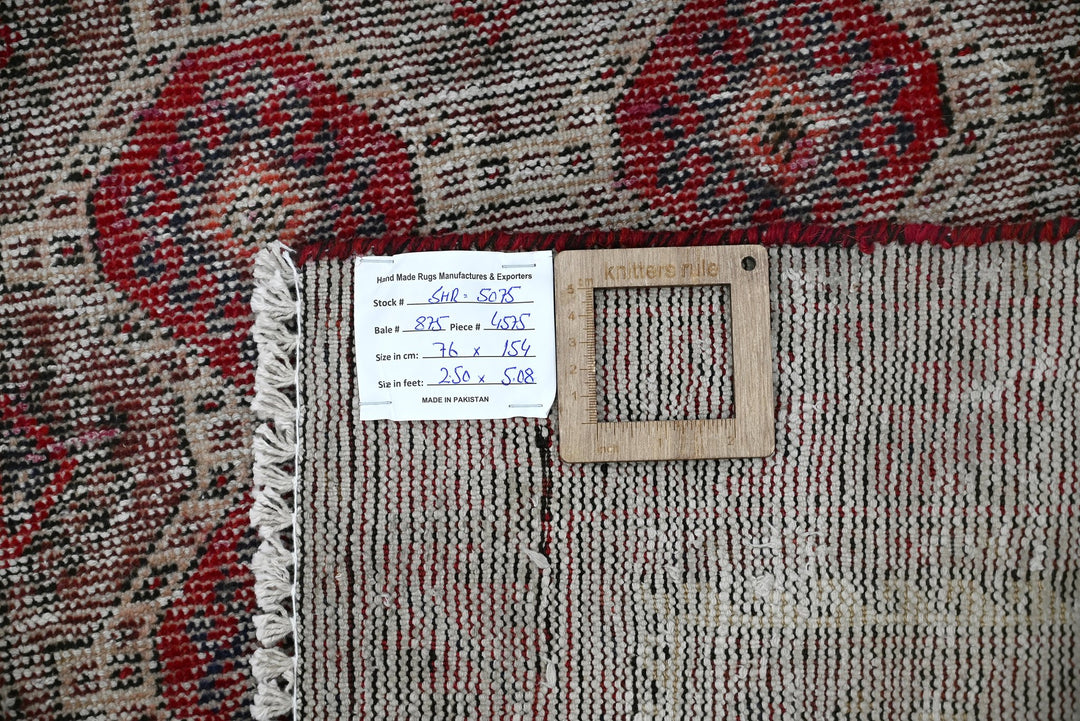 gray Runner rug 2' 6" x 5' 1"