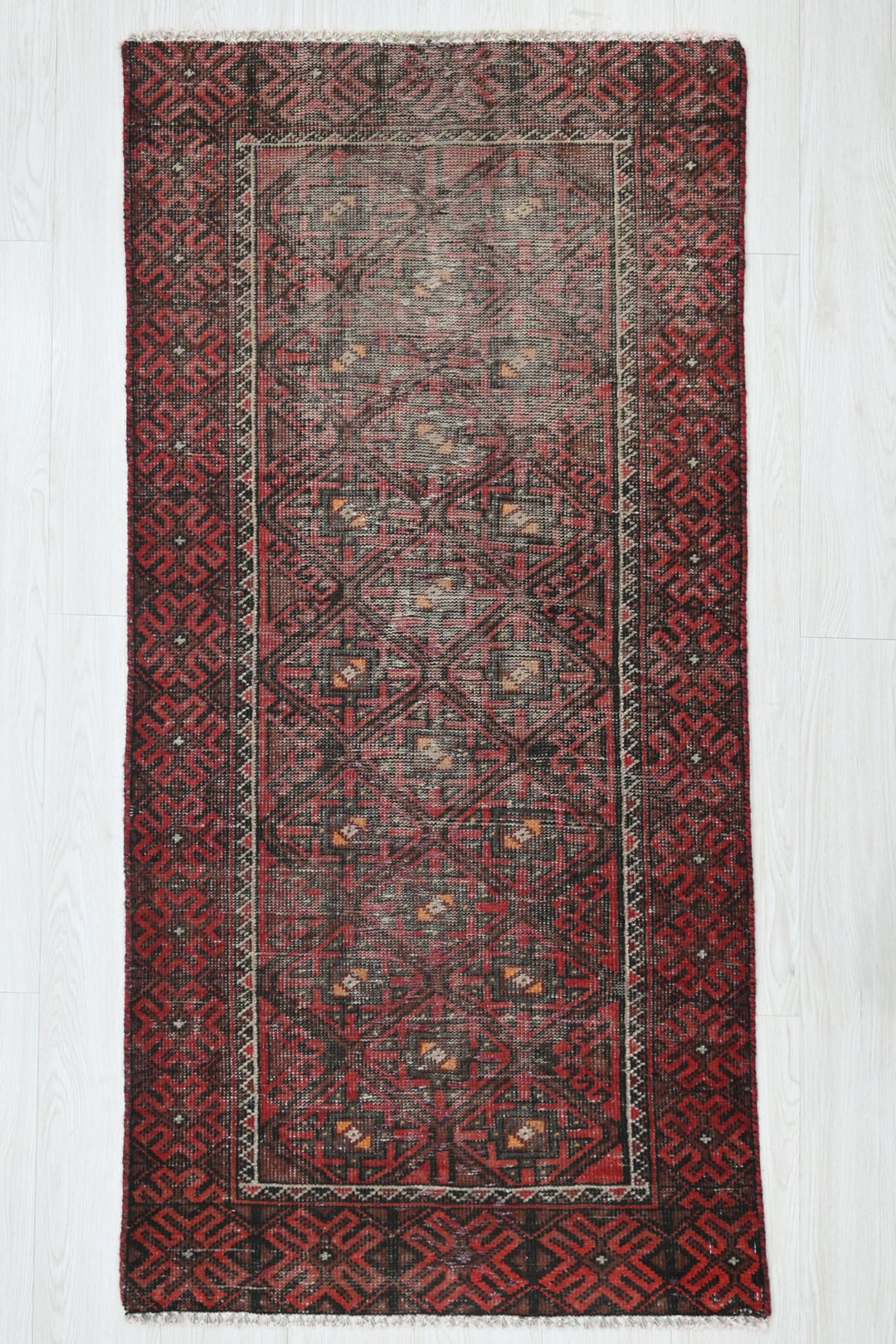 red Runner rug 2' 6" x 5' 0"
