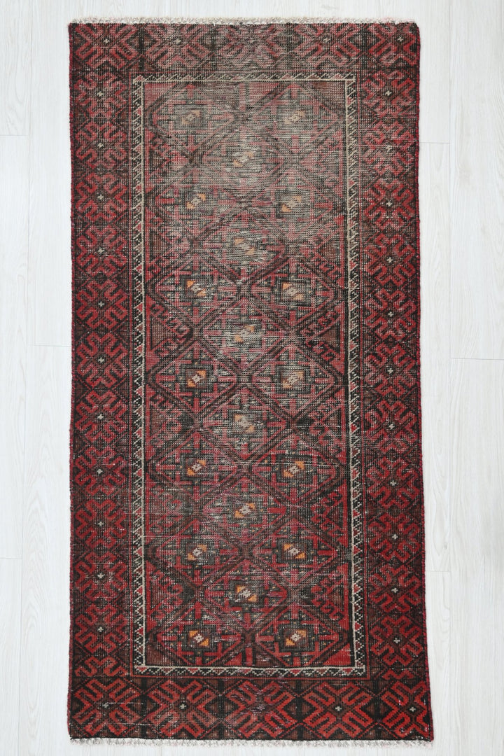 red Runner rug 2' 6" x 5' 0"