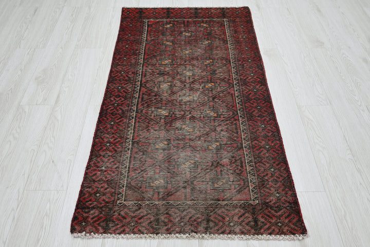 red Runner rug 2' 6" x 5' 0"