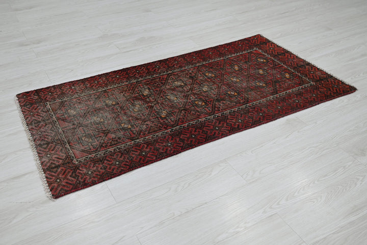red Runner rug 2' 6" x 5' 0"