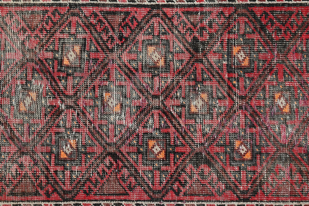 red Runner rug 2' 6" x 5' 0"