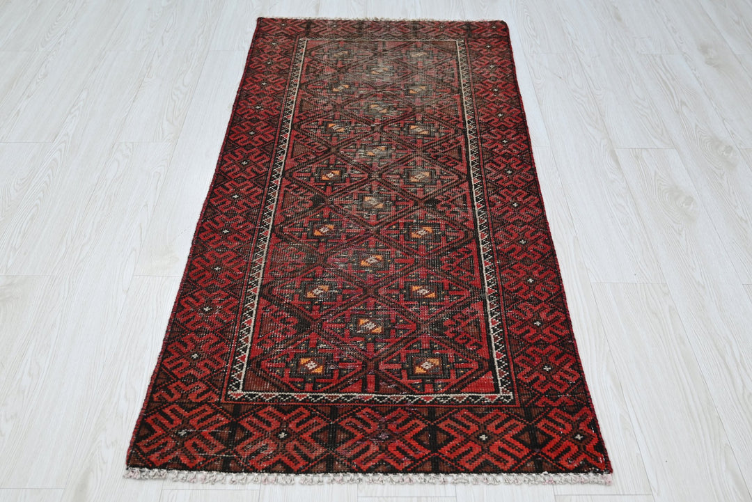 red Runner rug 2' 6" x 5' 0"