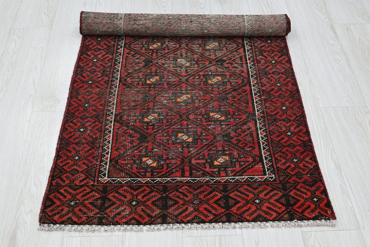 red Runner rug 2' 6" x 5' 0"