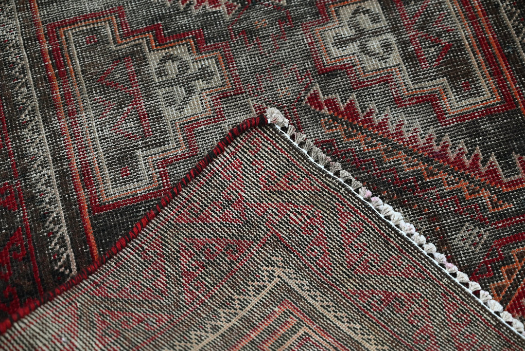 gray Runner rug 2' 4" x 5' 3"