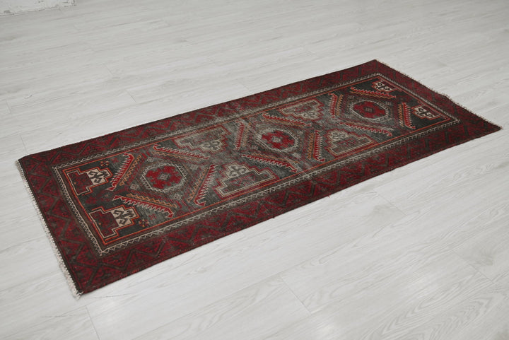 gray Runner rug 2' 4" x 5' 3"