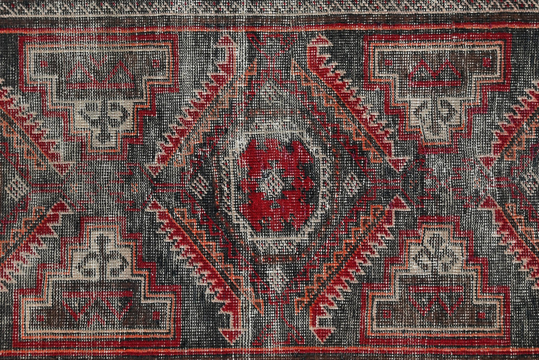 gray Runner rug 2' 4" x 5' 3"