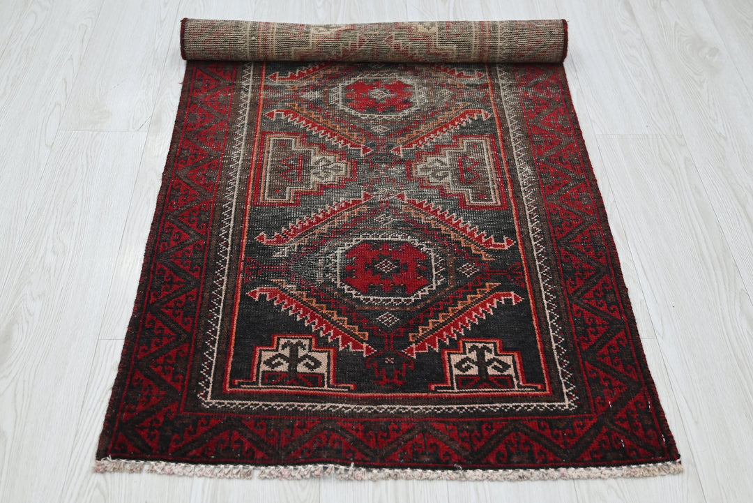 gray Runner rug 2' 4" x 5' 3"