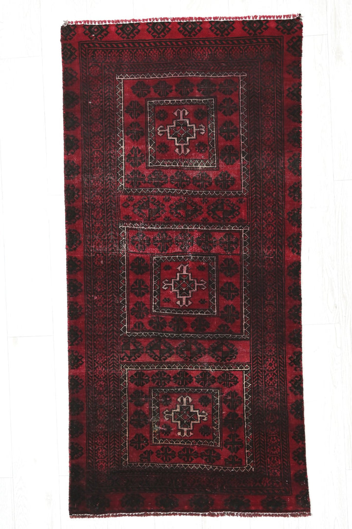 red Runner rug 2' 6" x 5' 2"