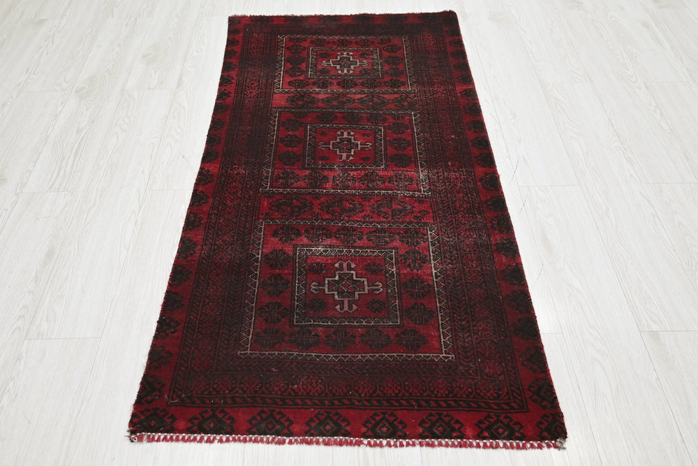 red Runner rug 2' 6" x 5' 2"