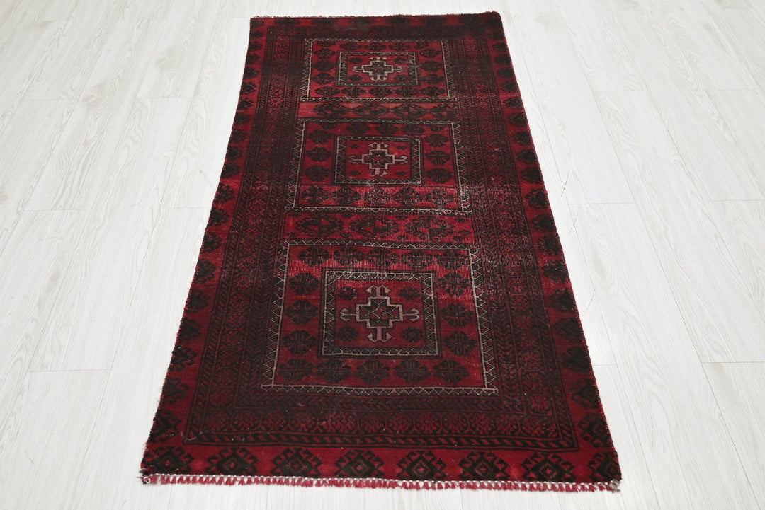 red Runner rug 2' 6" x 5' 2"