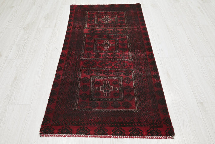 red Runner rug 2' 6" x 5' 2"