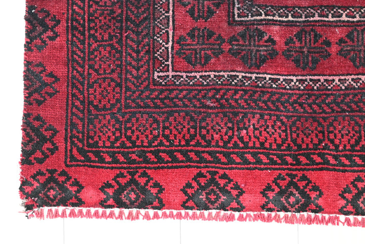 red Runner rug 2' 6" x 5' 2"