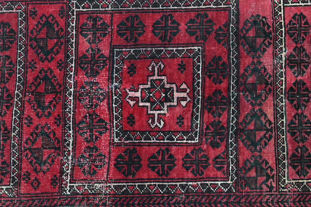 red Runner rug 2' 6" x 5' 2"