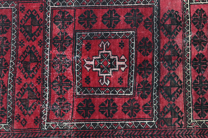 red Runner rug 2' 6" x 5' 2"